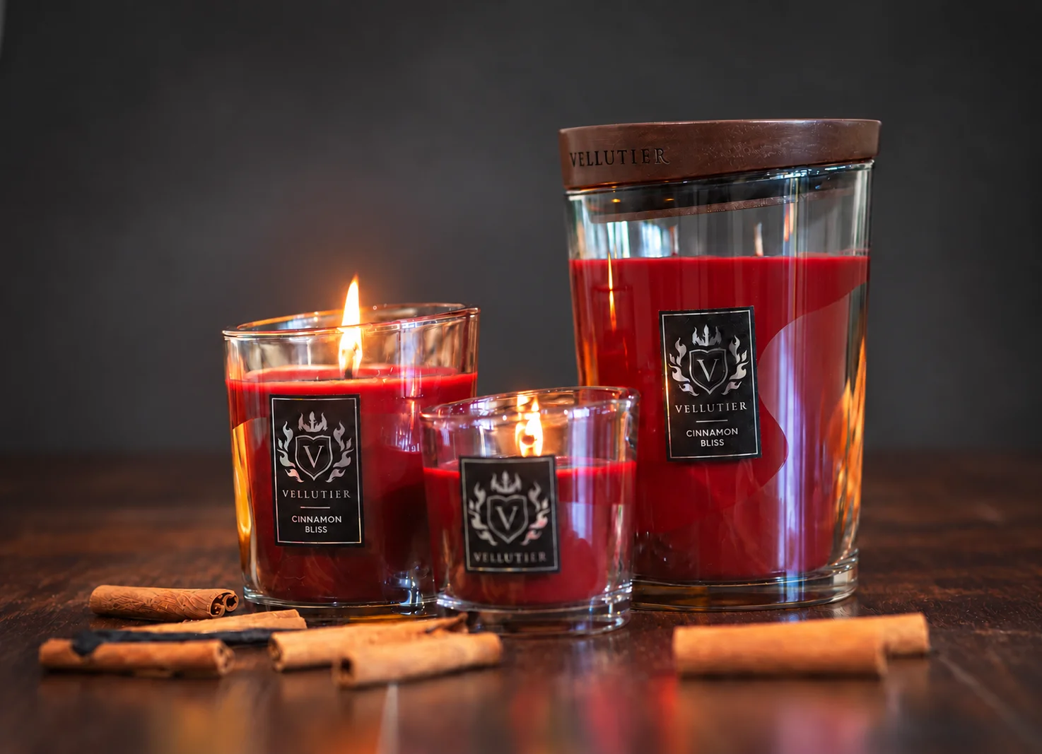 Świece zapachowe VELLUTIER Cinnamon Bliss w jesiennej aranżacji