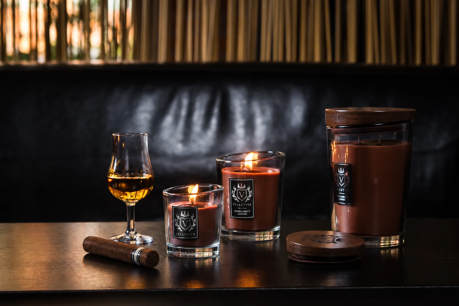 Świece zapachowe VELLUTIER Gentlemen’s Lounge w jesiennej aranżacji